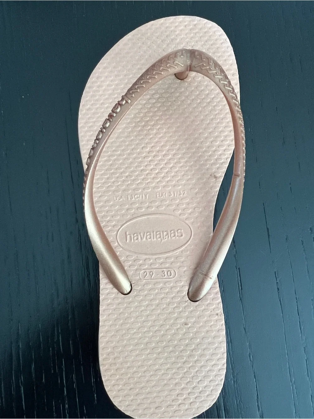 EUC Havaianas Flip Flops Pale Pink with Metallic Rose Gold Straps Kids sz 29/0